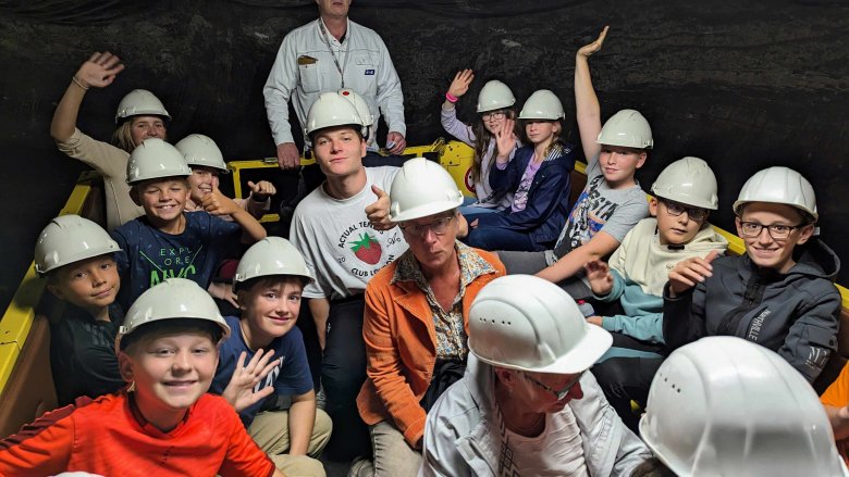 Kinder bei der Ferienaktivwoche in der Turnhalle in Hünfeld