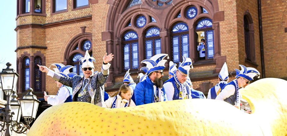 Gaalbern-Birnenwagen vor dem Rathaus